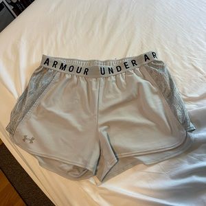 Grey / White Under Armour Shorts Size Large